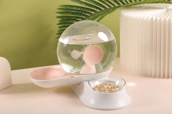 Snail-shaped 2-in-1 automatic dog food and filtered water bowl with gravity dispenser and removable food tray