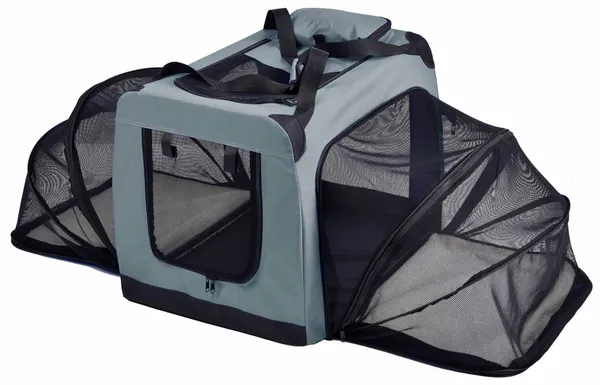 Collapsible soft sided dog crate with expandable accordion design and removable Sherpa pads for multiple pets
